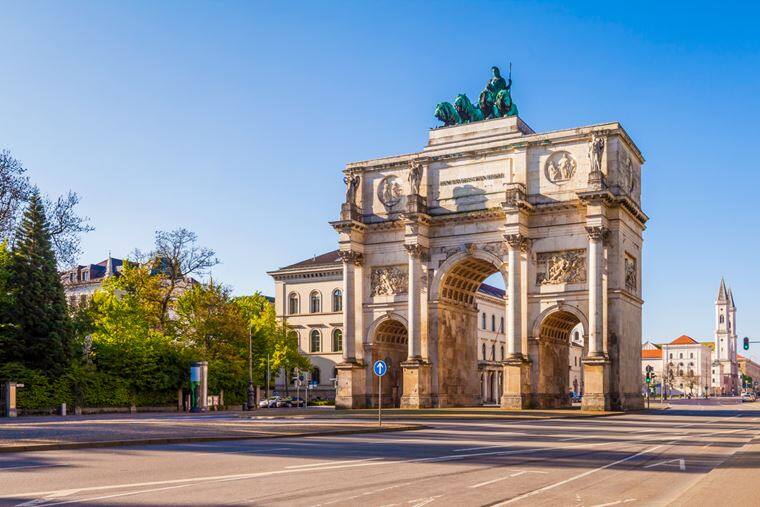 /Assets/Desktop/CruiseGallery/Thumb/DE_Munich_Victory-Gate_StockGet_661780137.jpg