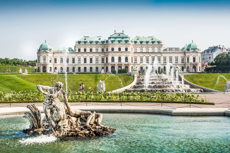 /Assets/Desktop/CruiseGallery/Thumb/bluedanubediscovery_ss183380174_VIE_BelvederePalace_dailyprogram.jpg