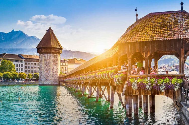/Assets/Desktop/CruiseGallery/Thumb/enchantingrhine_switzerland_lucerne_ss_332148542_gallery.jpg