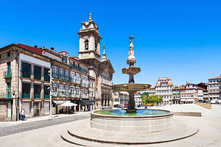 /Assets/Desktop/CruiseGallery/Thumb/flavorsportugalspain_guimaraes_ss_260842289_gallery.jpg