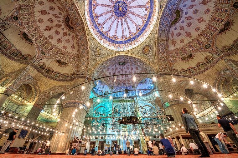 /Assets/Desktop/CruiseGallery/Thumb/gemsofsoutheasteurope_Istanbul_Interior_BlueMosque_get849604668_gallery.jpg