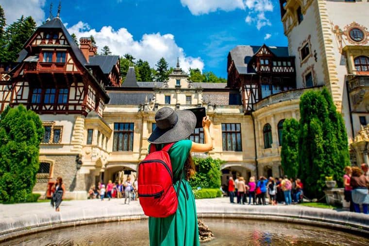 /Assets/Desktop/CruiseGallery/Thumb/gemsofsoutheasteurope_ROMANIA_PELESCASTLE_shutterstock_294937358_gallery.jpg