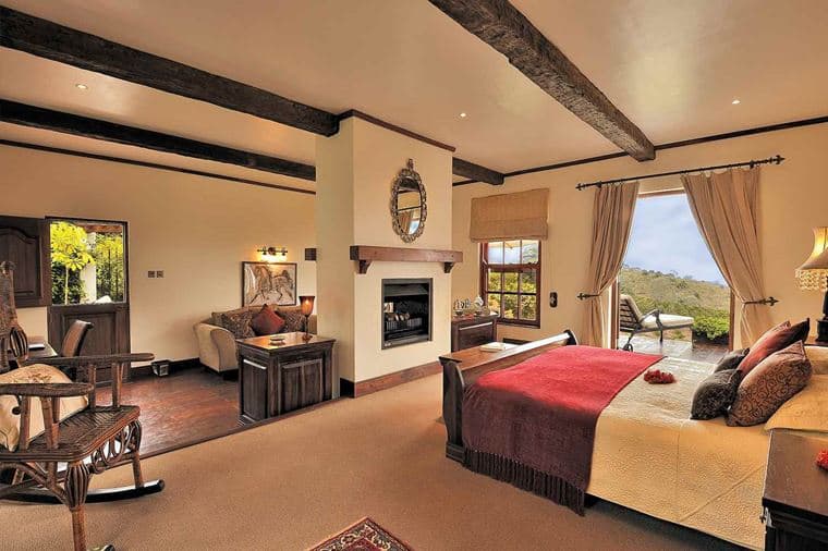/Assets/Desktop/CruiseGallery/Thumb/goldentrails_ManorAtNgorongoro_bedroom_deck_view_gallery.jpg