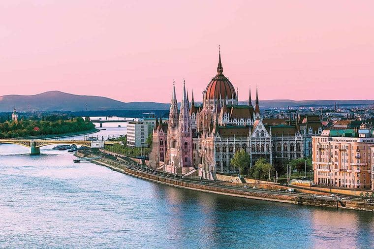 /Assets/Desktop/CruiseGallery/Thumb/granddanube_ss_109910894_Budapest_UG_50778_gallery.jpg