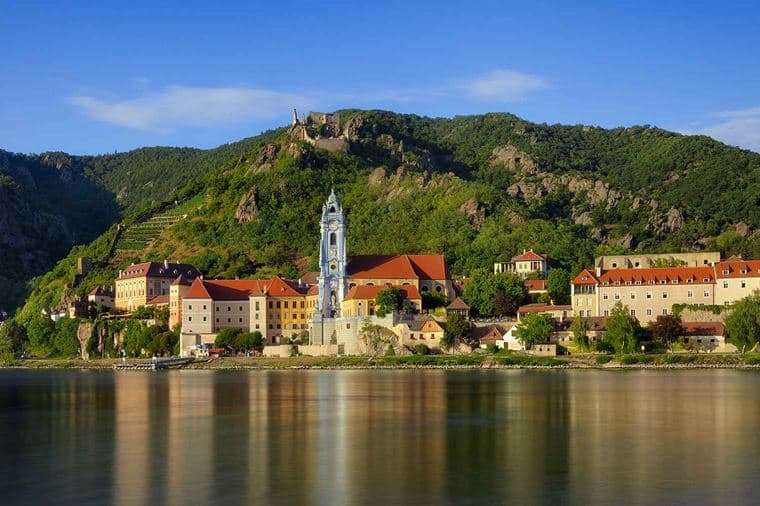 /Assets/Desktop/CruiseGallery/Thumb/melodiesofthedanube_MP_IMG_0206blend_Durnsteinday_gallery.jpg