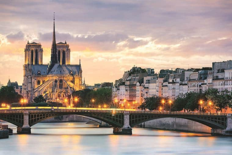 /Assets/Desktop/CruiseGallery/Thumb/parisnormandy_paris_notredame_ss_113889787_gallery.jpg