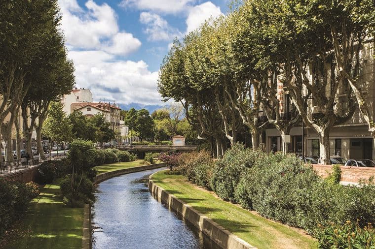 /Assets/Desktop/CruiseGallery/Thumb/provencespain_perpignan_ss_126367970_gallery.jpg