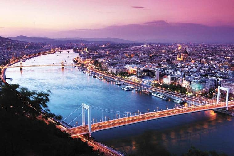 /Assets/Desktop/CruiseGallery/Thumb/theromanticdanube_budapest_UG2_48145_gallery.jpg