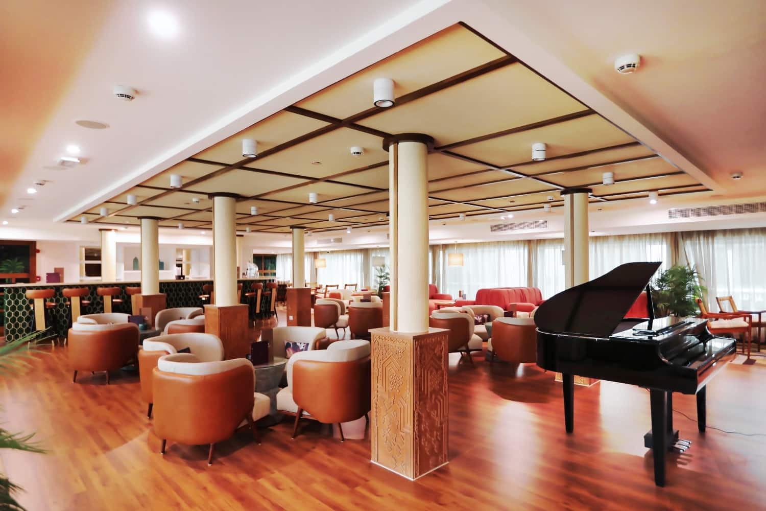 /Assets/Desktop/Ships/AmaDahlia_Main_Lounge.jpg
