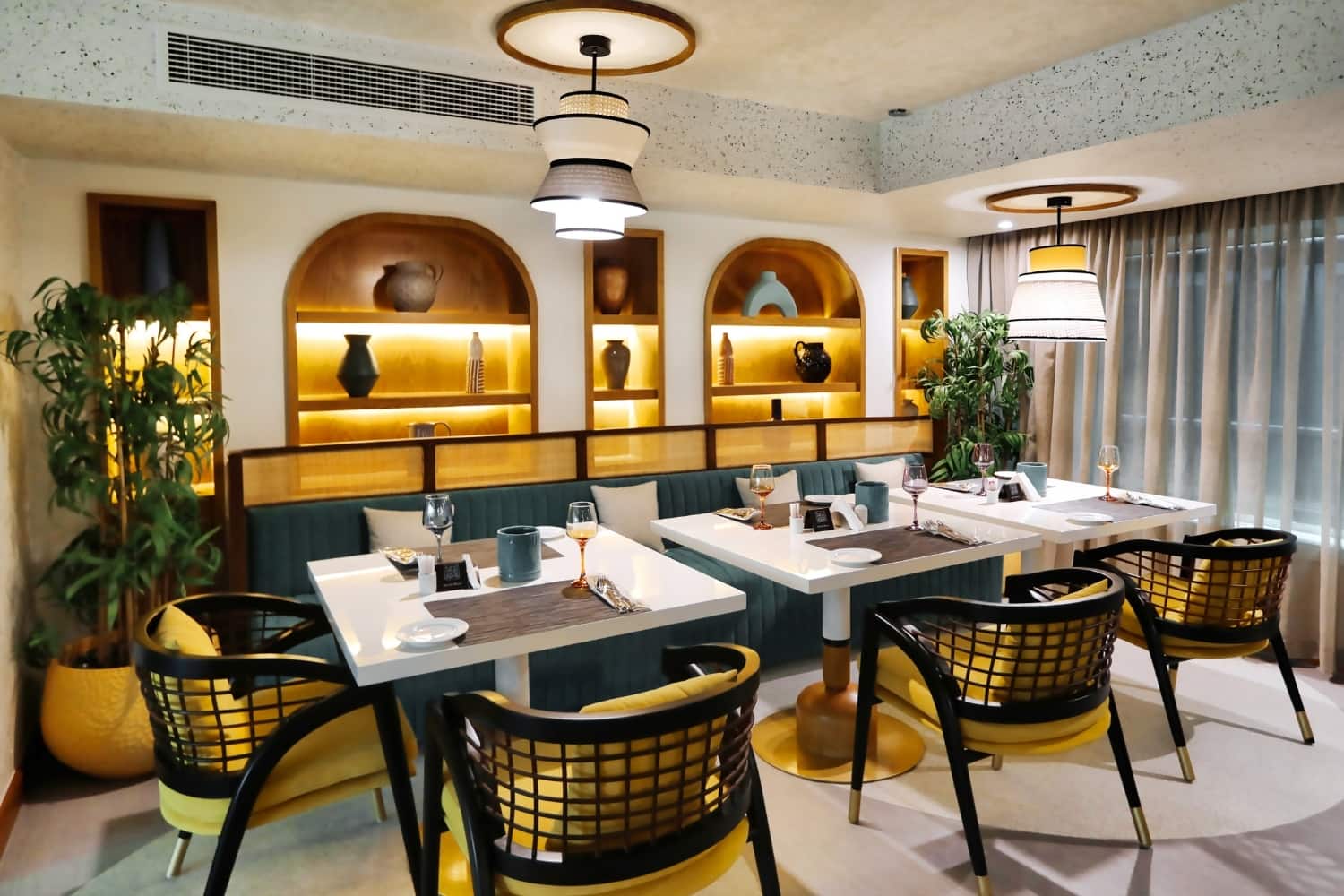 /Assets/Desktop/Ships/AmaDahlia_Main_Restaurant_2.jpg